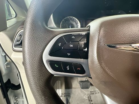 Used 2018 Chrysler Pacifica Touring Plus FWD image 16