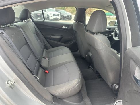 Used 2018 Chevrolet Cruze LS image 9