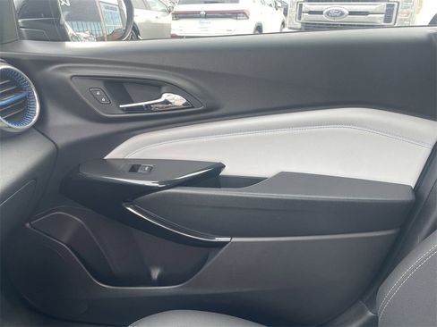 Used 2025 Chevrolet Trax LT w/ Driver Confidence Package image 20