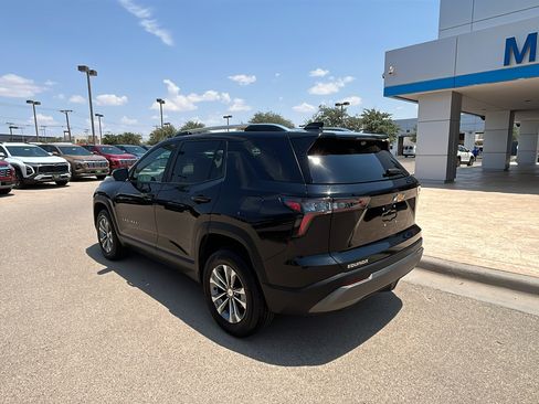 Used 2025 Chevrolet Equinox LT w/ Convenience Package II FWD image 2