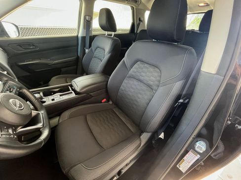 Used 2025 Nissan Pathfinder SV FWD image 39