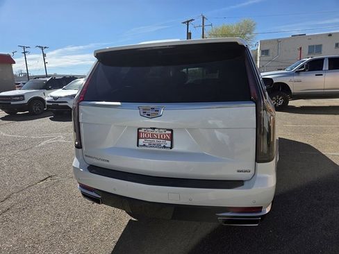 Used 2021 Cadillac Escalade Luxury AWD/4WD image 2