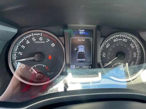 Used 2021 Toyota Tacoma TRD Off-Road w/ Technology Package AWD/4WD image 14