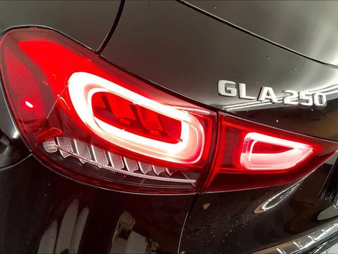 Used 2021 Mercedes-Benz GLA 250 4MATIC image 28