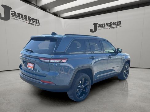 New 2026 Jeep Grand Cherokee Limited w/ Limited Altitude Package AWD/4WD image 4