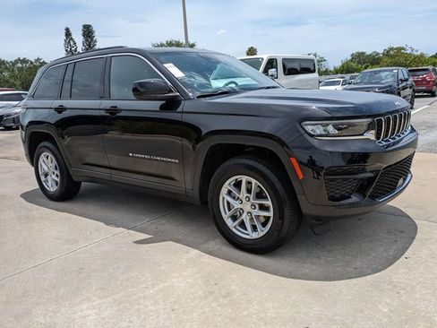 Used 2024 Jeep Grand Cherokee Laredo X w/ Luxury Tech Group I AWD/4WD image 2