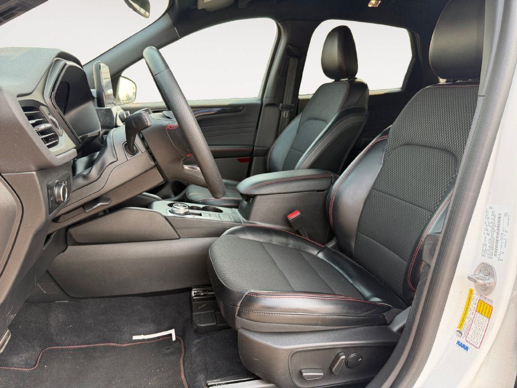 Used 2023 Ford Escape ST-Line FWD image 7
