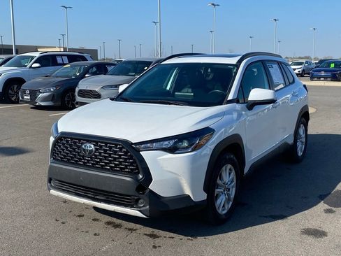 Used 2022 Toyota Corolla Cross LE w/ Moonroof Package image 3