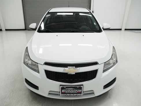 Used 2014 Chevrolet Cruze LT FWD image 2