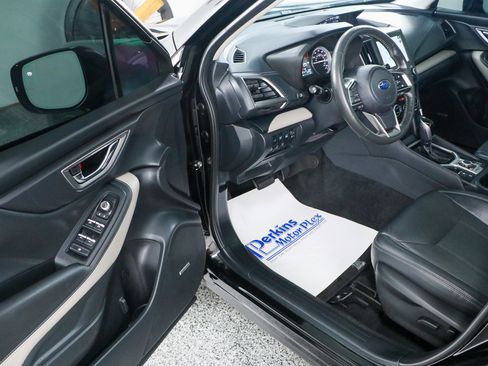 Used 2024 Subaru Forester Limited w/ Convenience Package image 3