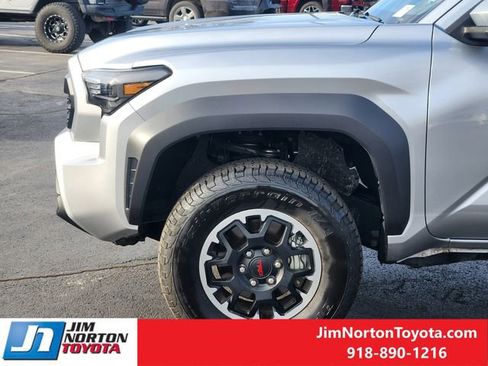 Used 2025 Toyota Tacoma TRD Off-Road image 8