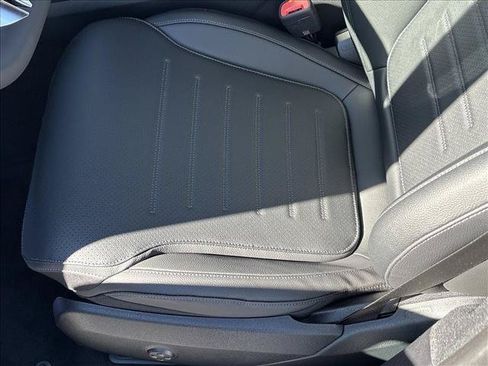 Certified 2025 Mercedes-Benz GLC 350e 4MATIC image 4