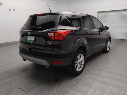 Used 2019 Ford Escape SE image 9