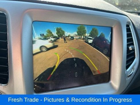 Used 2021 Jeep Compass Latitude FWD image 16