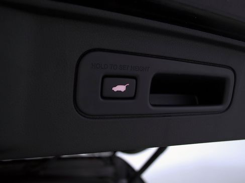 Used 2025 Honda Pilot TrailSport image 12
