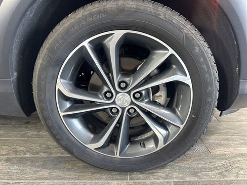 Used 2020 Buick Encore GX Essence image 5