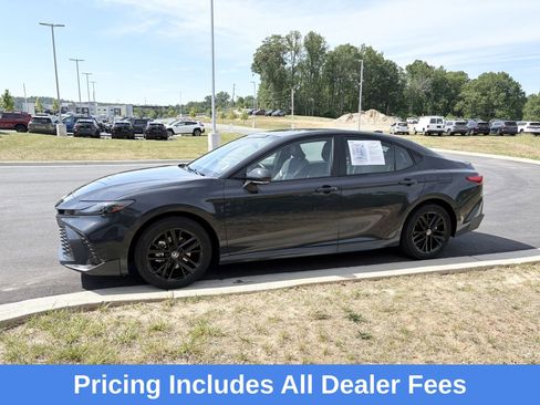 Used 2025 Toyota Camry SE w/ Convenience Package AWD/4WD image 4