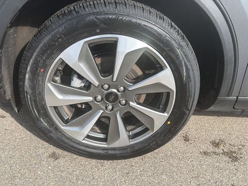 Used 2025 Ford Escape Platinum image 10