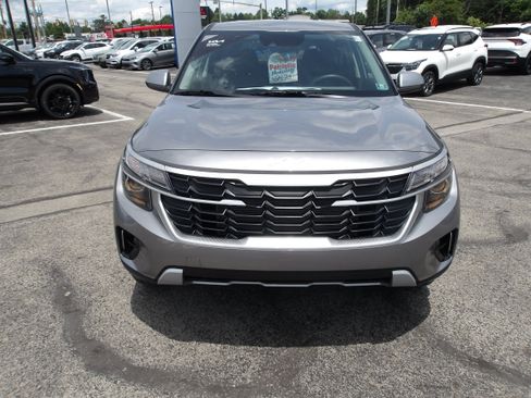 Used 2026 Kia Seltos LX AWD/4WD image 2