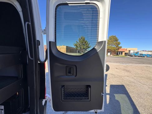Used 2021 Mercedes-Benz Sprinter 2500 image 22