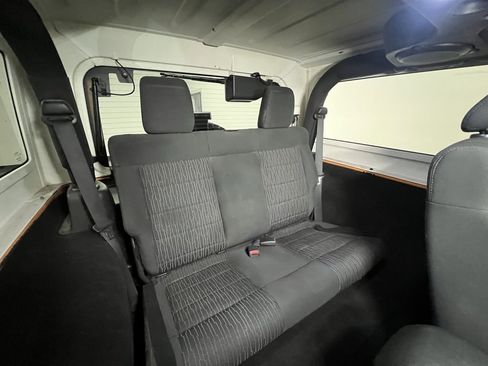 Used 2012 Jeep Wrangler Rubicon w/ Dual Top Group image 8