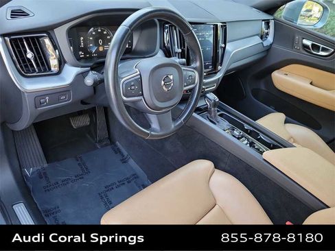 Used 2019 Volvo XC60 T5 Momentum w/ Premium Package image 10