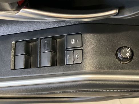 Used 2022 Toyota Highlander XSE AWD/4WD image 16