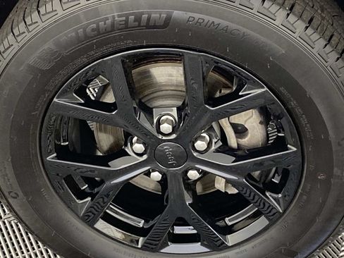 Used 2025 Jeep Grand Cherokee Altitude AWD/4WD image 26