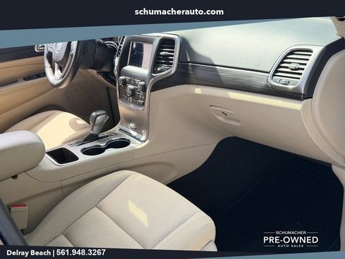 Used 2019 Jeep Grand Cherokee Laredo AWD/4WD image 16
