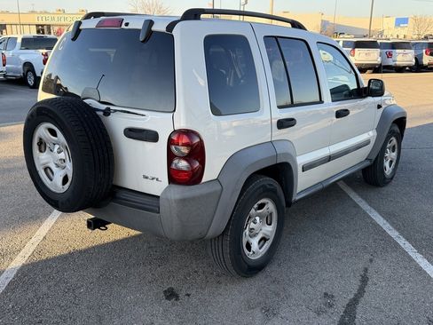 Used 2007 Jeep Liberty Sport image 5