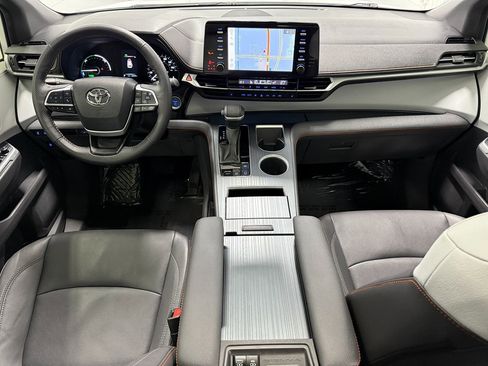 Used 2024 Toyota Sienna XSE image 14