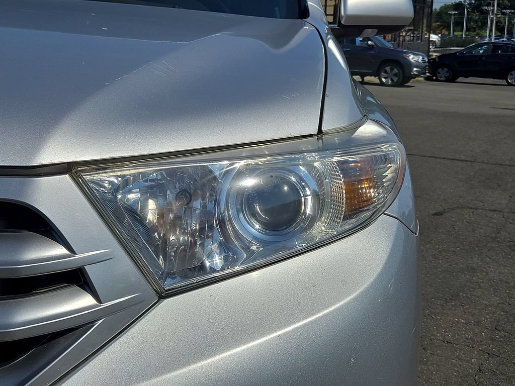 Used 2013 Toyota Highlander Limited AWD/4WD image 10
