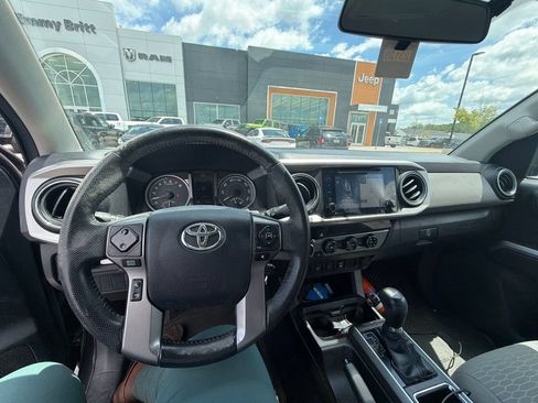 Used 2016 Toyota Tacoma SR5 w/ SR5 Appearance Package (DM) AWD/4WD image 26