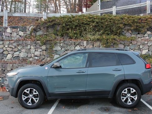 Used 2015 Jeep Cherokee Trailhawk w/ Comfort/Convenience Group image 6