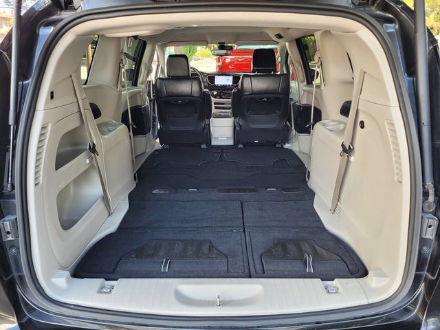 Used 2023 Chrysler Pacifica Touring-L FWD image 26