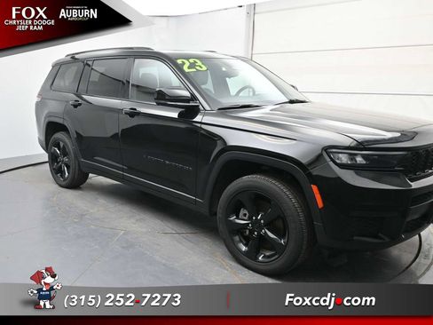Used 2023 Jeep Grand Cherokee L Laredo image 2
