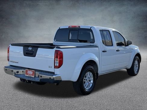 Used 2016 Nissan Frontier SV image 3