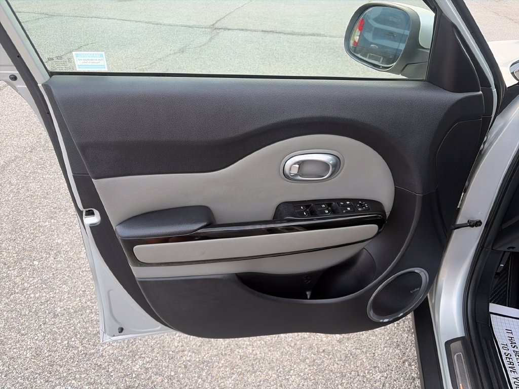 Used 2014 Kia Soul + w/ Primo Package FWD image 11