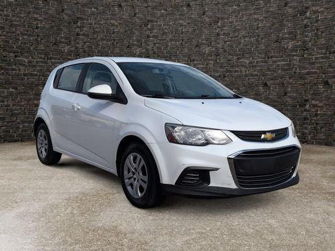 Used 2018 Chevrolet Sonic LT FWD image 2