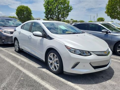 Used 2017 Chevrolet Volt Premier w/ Driver Confidence II Package FWD image 3