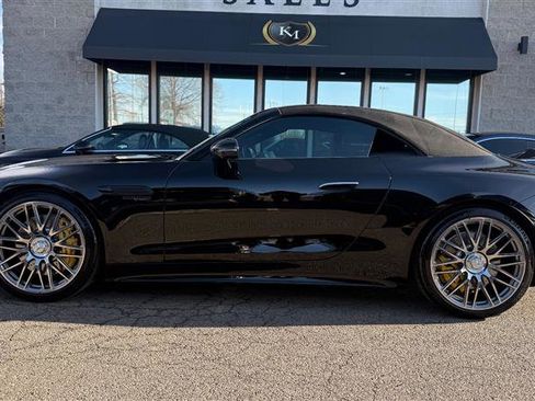 Used 2022 Mercedes-Benz SL 63 AMG AMG SL 63 image 2