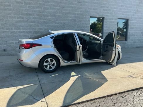 Used 2015 Hyundai Elantra SE FWD image 10
