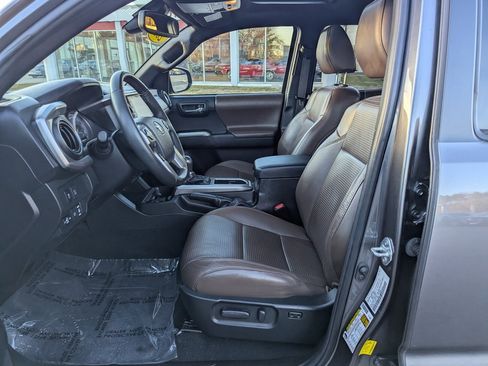 Used 2023 Toyota Tacoma Limited image 16