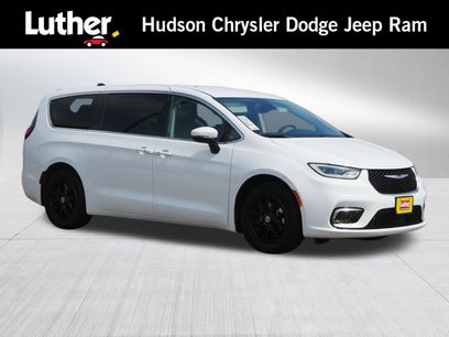 Used 2023 Chrysler Pacifica Touring-L