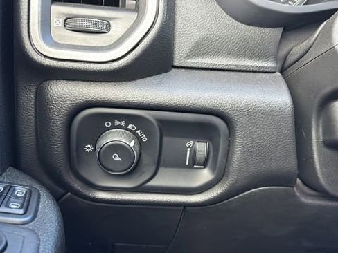 Used 2024 RAM 2500 Tradesman w/ Chrome Appearance Group image 18