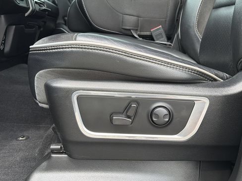 Used 2025 RAM 1500 Laramie AWD/4WD image 21