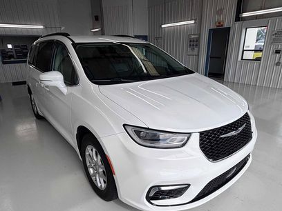 Used 2022 Chrysler Pacifica Touring-L