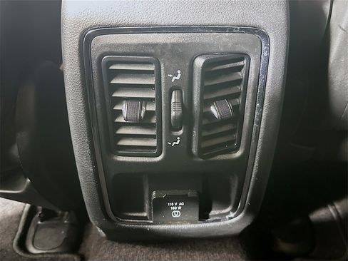 Used 2019 Jeep Grand Cherokee Altitude image 22