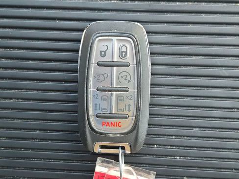 Used 2024 Chrysler Pacifica Touring-L FWD image 32