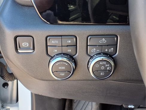 Used 2025 GMC Sierra 1500 Elevation w/ X31 Off-Road Package AWD/4WD image 13